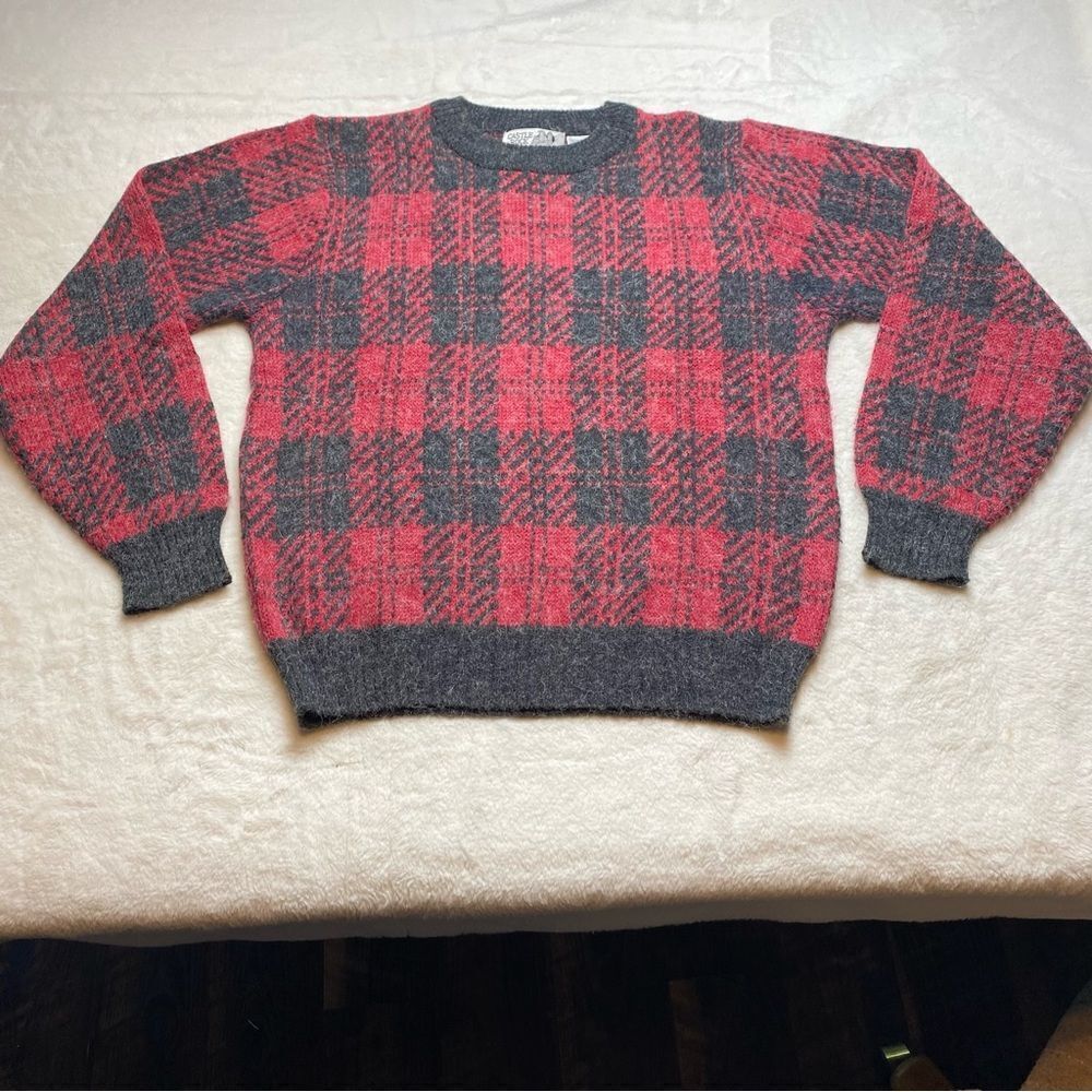 Castle Rock Crew Neck Long Sleeve Red Gray Plaid Sweater Size Medium